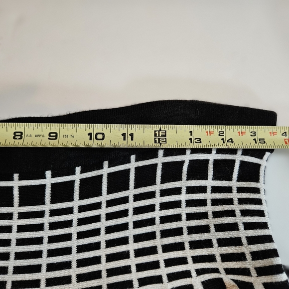 Chelsea& theodore L black/white pattern knit circle/ skater skirt pull on - Picture 6 of 6